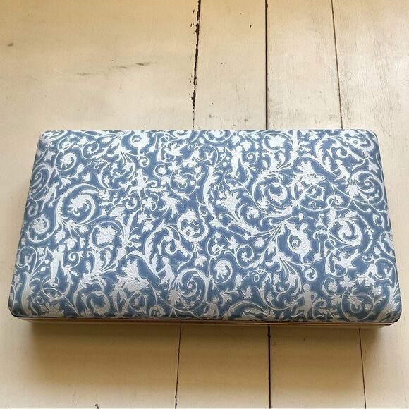 Vintage Mele Blue and White Floral Design Hard Cover Jewelry Case - Picture 1 of 12